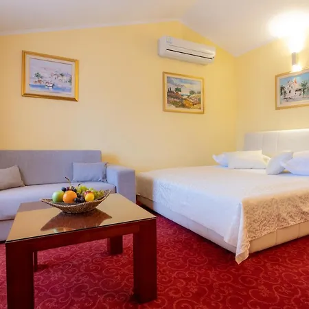 Riva 4*