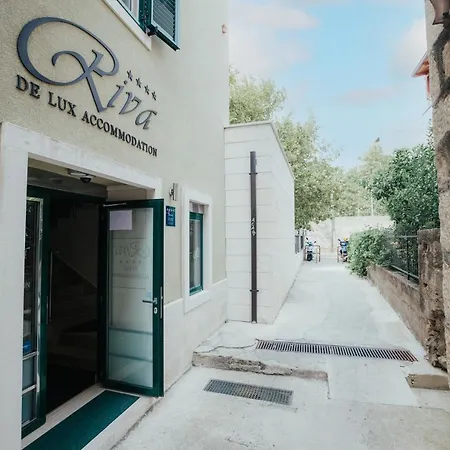 לינה וארוחת בוקר Riva מאקרסקה