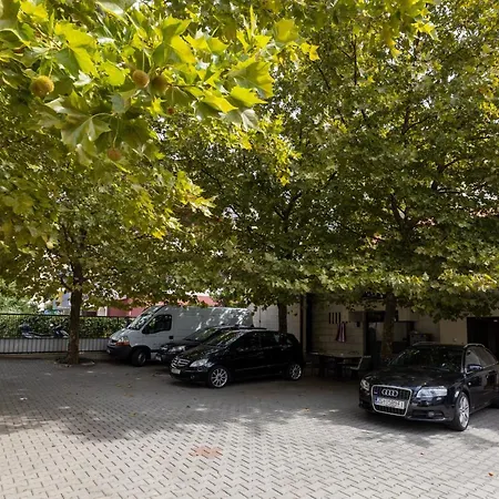 לינה וארוחת בוקר Riva 4*