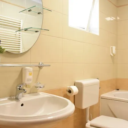 Riva לינה וארוחת בוקר 4*