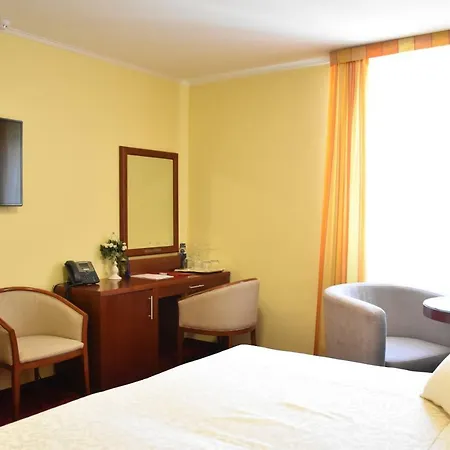 Riva 4* מאקרסקה