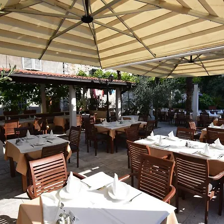 Riva לינה וארוחת בוקר