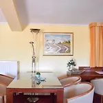 Riva 4*