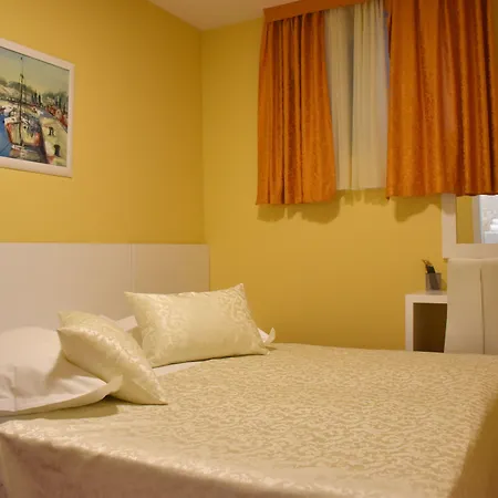 Riva Frühstückspension Makarska