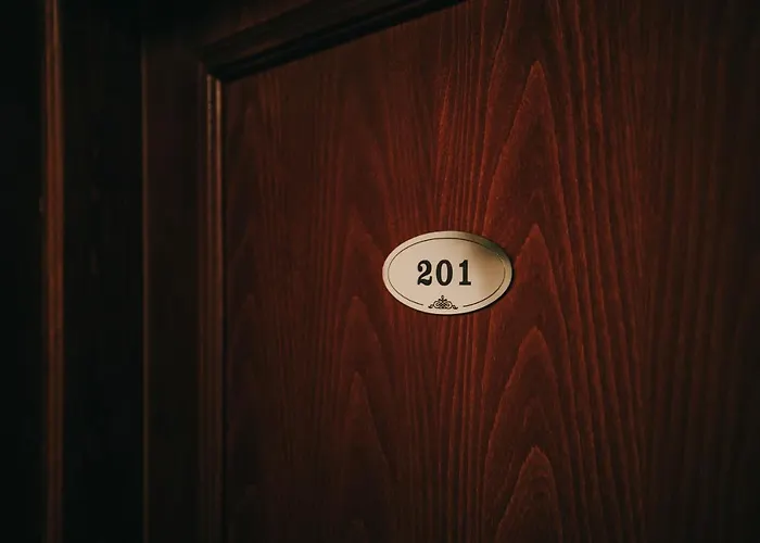 里瓦别墅酒店 4*