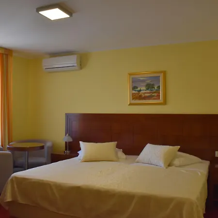 Riva 4*