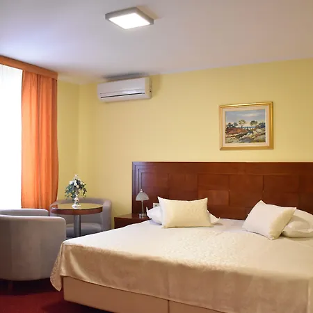 Riva Nocleg ze śniadaniem 4*