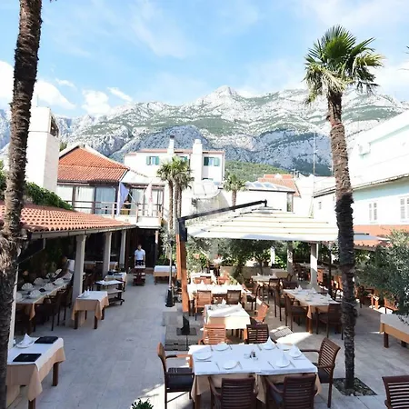 Riva 4* Makarska